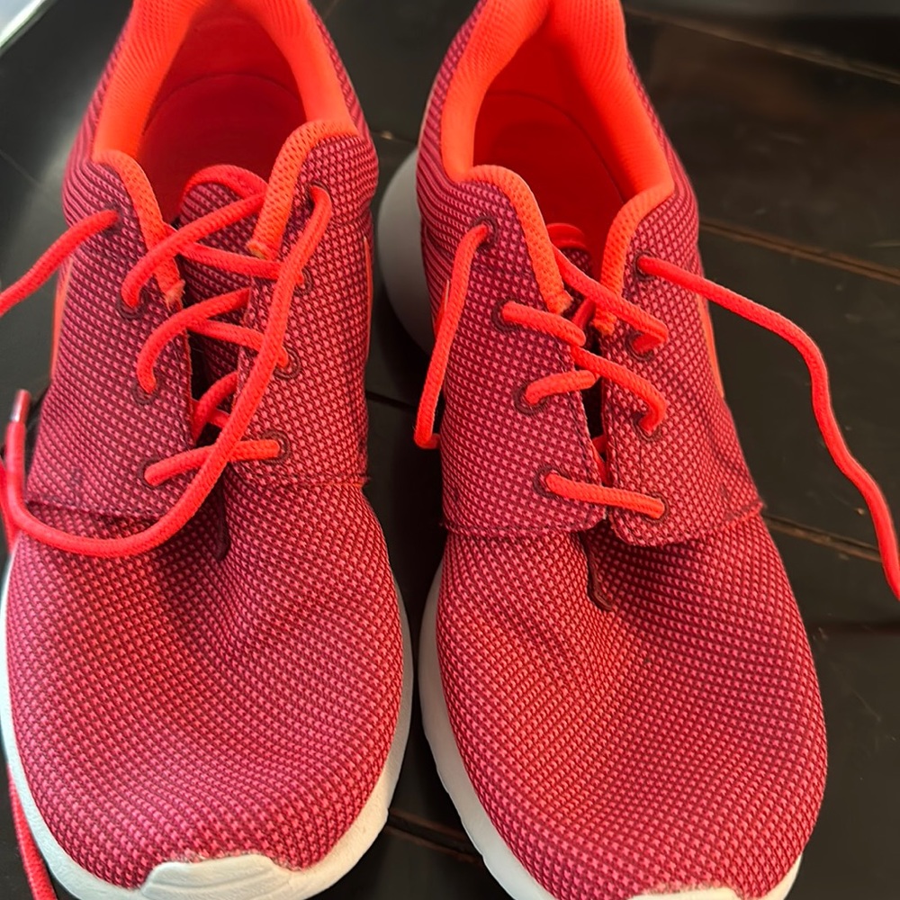 Nike Women’s Roshe 1- “Red” 8.5